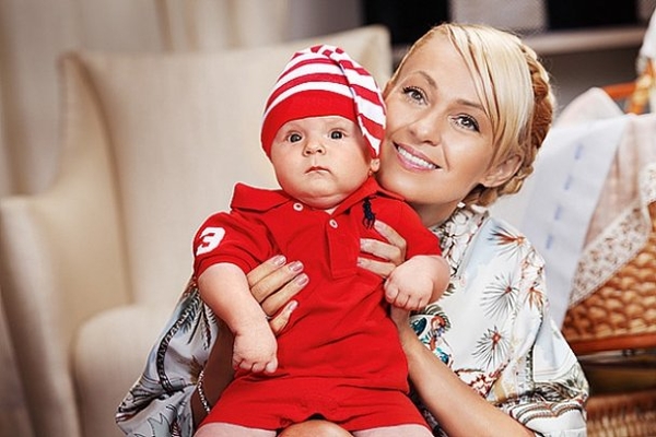 Яна Рудковская завела 10-месячному сыну страничку в Сети