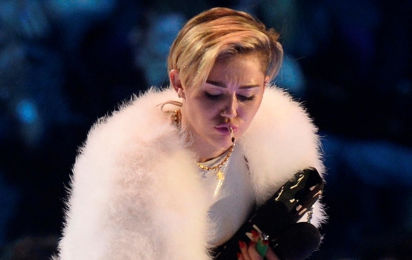 Самокрутка Майли Сайрус обеспокоила голландскую полицию