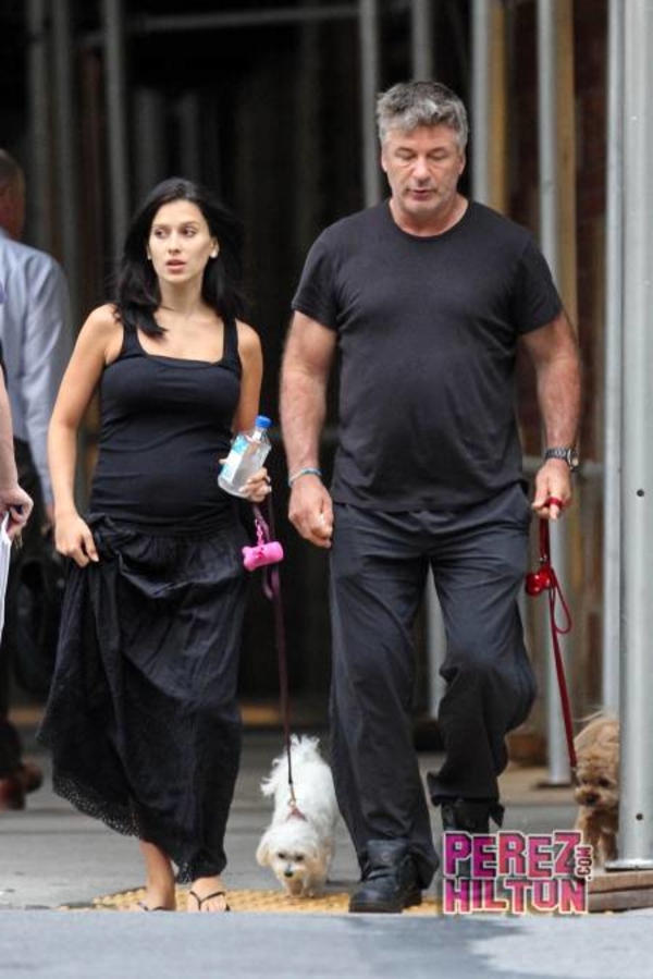 Алека Болдуина преследует фанатка: Я хочу быть голой в твоей постели