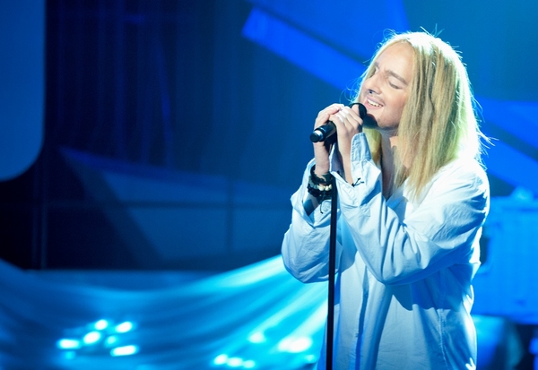 Владимир Дантес решил поменять цвет глаз