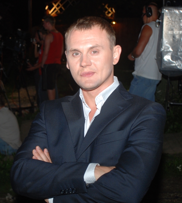 Звезда Дома 2 Степан Меньщиков продает билеты на собственную свадьбу