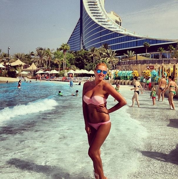 Яна Клочкова показала фото в купальнике