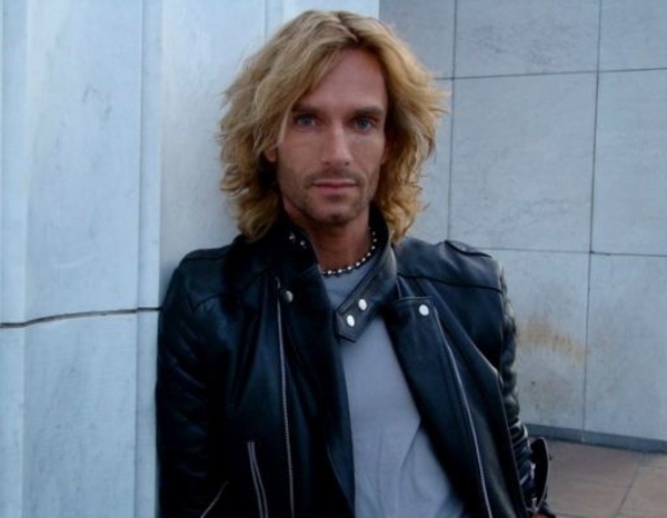 Певец Томас Невергрин находится в реанимации с серьезными травмами