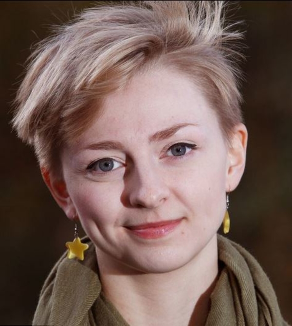 Из-за серьезного расстройства девушка вырвала у себя почти все волосы