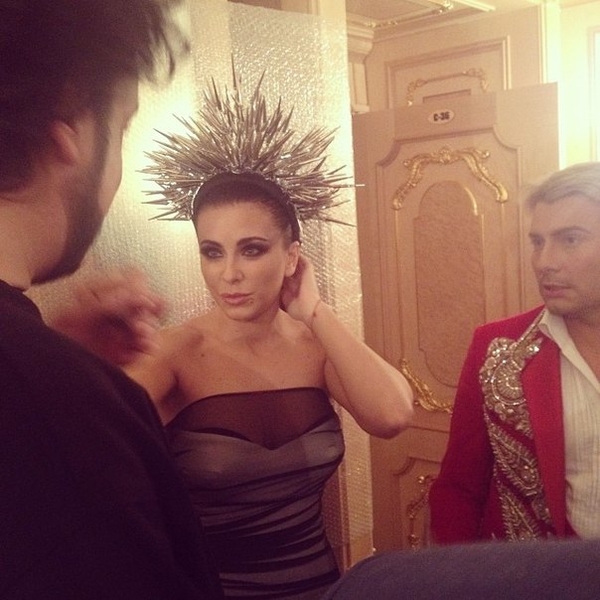 Золотой Граммофон 2013: Ани Лорак приехала на премию в короне