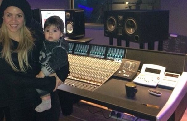 Звездные детки: Шакира опубликовала фото сыночка