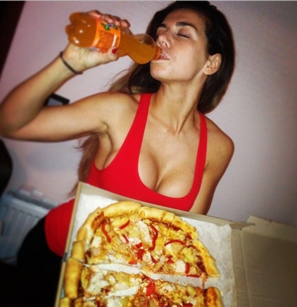 Анна Седокова перестала следить за фигурой