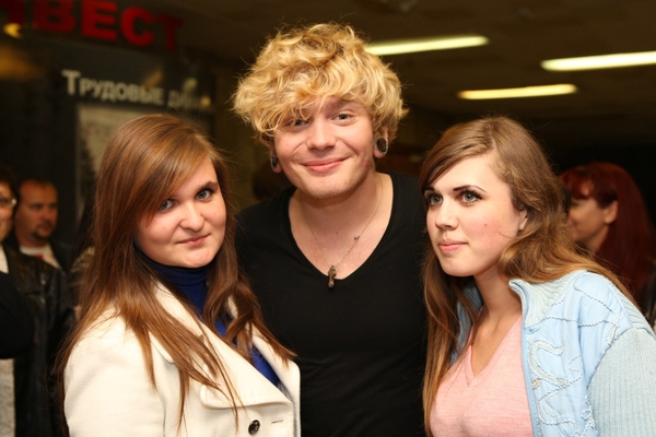 Александр Кривошапко болеет за своего друга в шоу Х-фактор 4