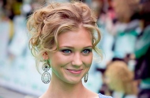 Беременная Асмус собирается скрыть роды от поклонников и прессы