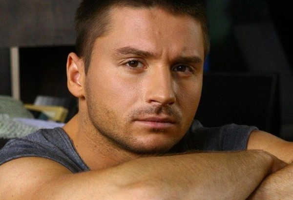 Сергея Лазарева в новом клипе избивает девушка: В самое сердце