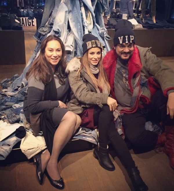 Ани Лорак устроила новогодний шопинг с Филиппом Киркоровым