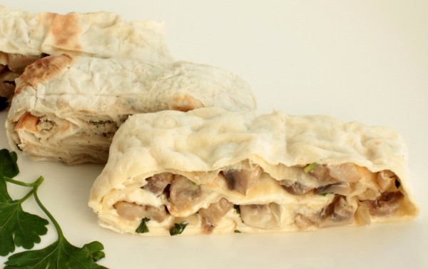 Рулет из лаваша на завтрак: Три вкусные идеи