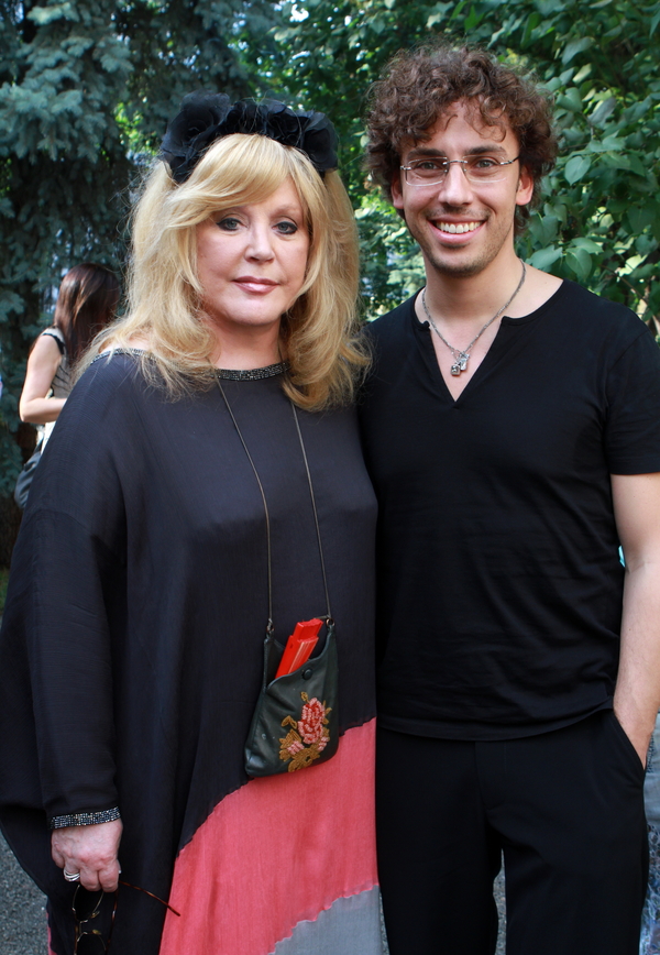 Пугачева и Галкин решили крестить двойняшек дома