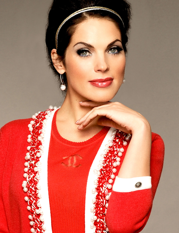 В Киеве установили бронзовую статую Богородицы с лицом Влады Литовченко