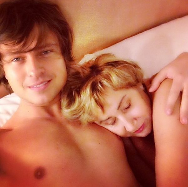 Прохор Шаляпин показал постельное фото с женой, 51-летней миллионершей