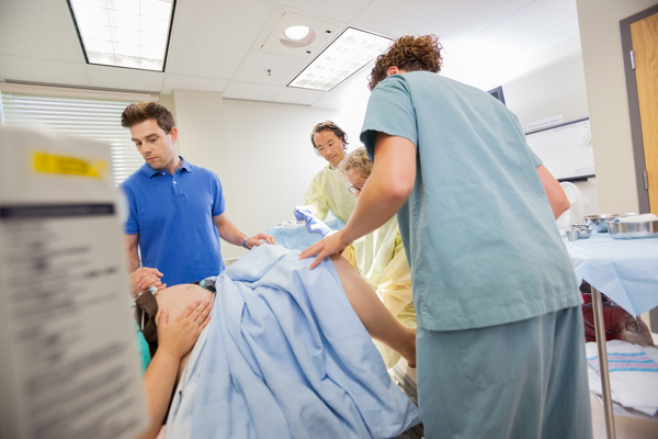 Женщина перенесла десять выкидышей за одну ночь