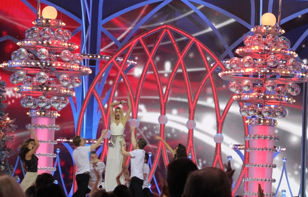 Фоторепортаж с Голубого огонька 2014: Глюкоза, Вера Брежнева и Валерия