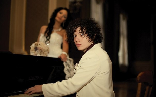 Дмитрий Сысоев из Х-фактор: У моей жены глаза, как у ведьмы