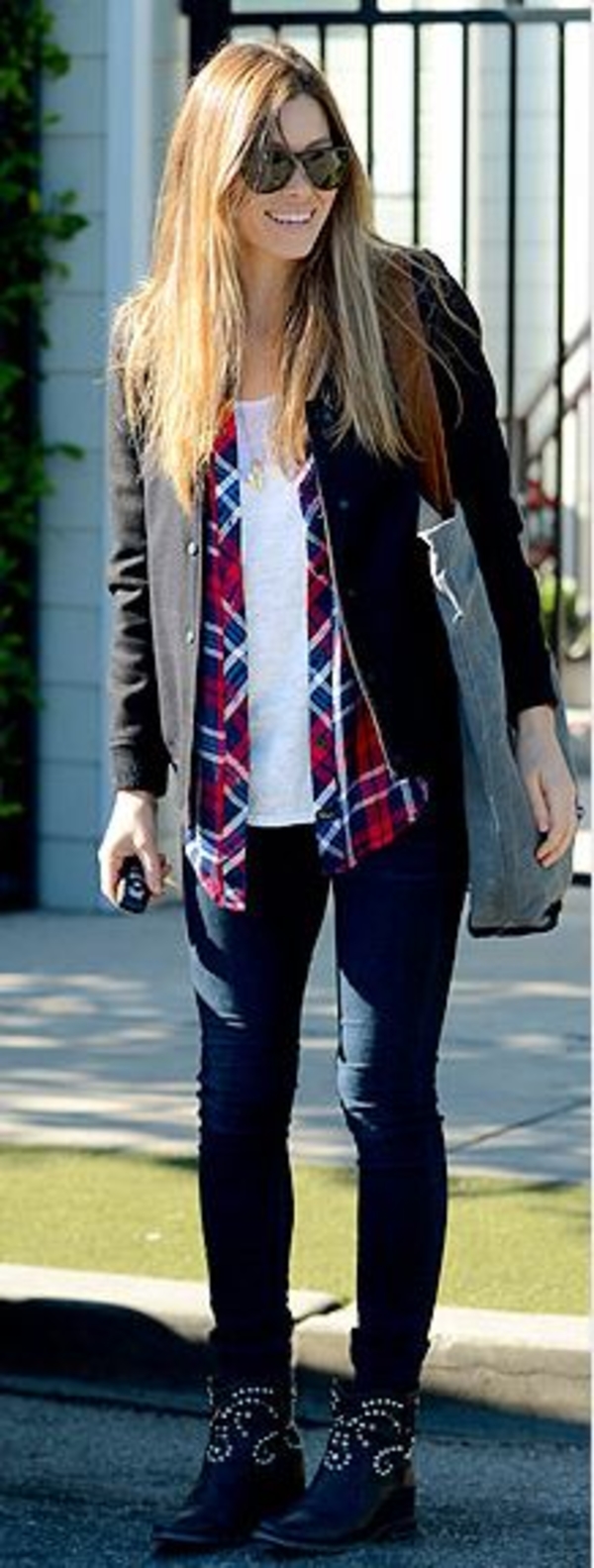 Модная бивта: Джессика Бил против Кортни Кардашян