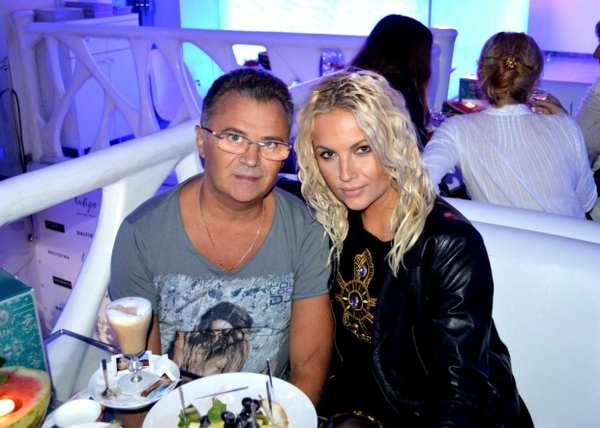 Юрий Фалеса и Маша Гойя везут водку на Шри-Ланку