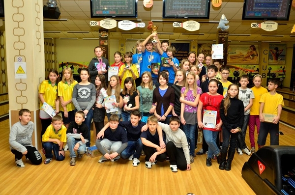 В Киеве разыграли первые медали Школьного чемпионата по боулингу
