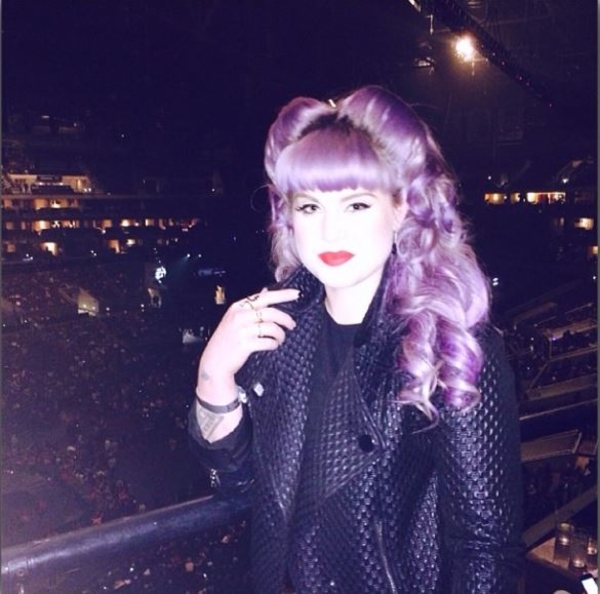 Певица Келли Осборн похвасталась новой прической