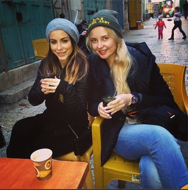 Ани Лорак отправилась с мужем в Израиль