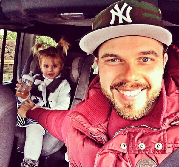 Экс-муж Седоковой развлекается с дочками певицы в США