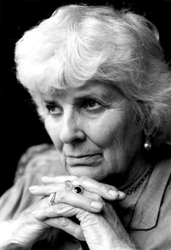 Умерла известная английская писательница Элизабет Джейн Говард