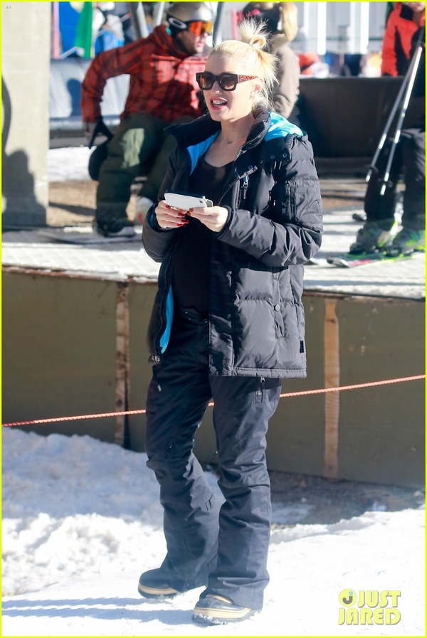 Беременная Гвен Стефани отправилась на лыжный курорт