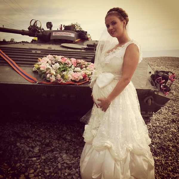 Анна Семенович показала фото в свадебном платье: Ах, эта свадьба