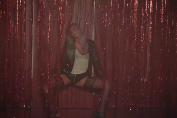 стоп-кадр из клипа