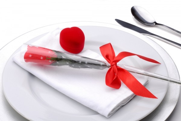 Как украсить стол на День Валентина (видео)