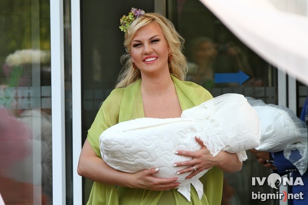 Певица Камалия собирается стать мамой еще троих детей