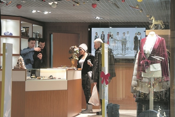 Санта Димопулос открыла в Киеве элитный секонд-хенд