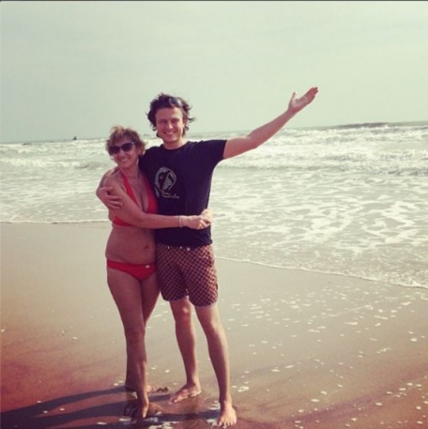 51-летняя жена молодого Прохора Шаляпина оголила грудь