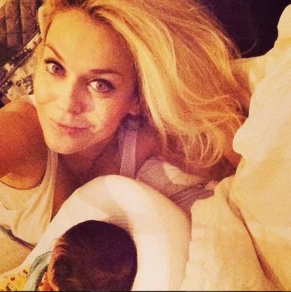 Подруга Андрея Искорнева похвасталась прессом через месяц после родов