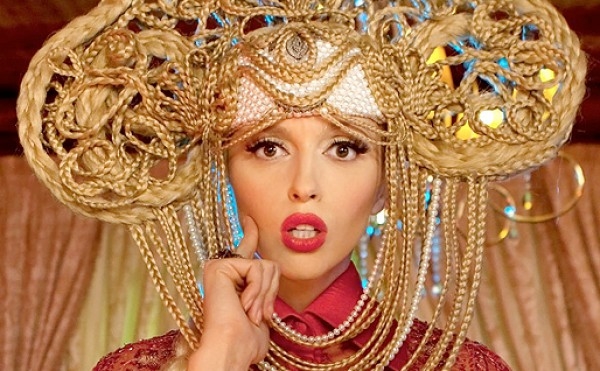 Оля Полякова прервала отпуск из-за событий в Киеве: Люди, опомнитесь!