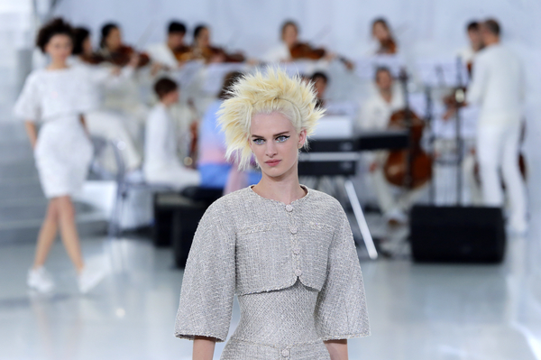 Кроссовки от-кутюр: Показ Chanel на Неделе высокой моды