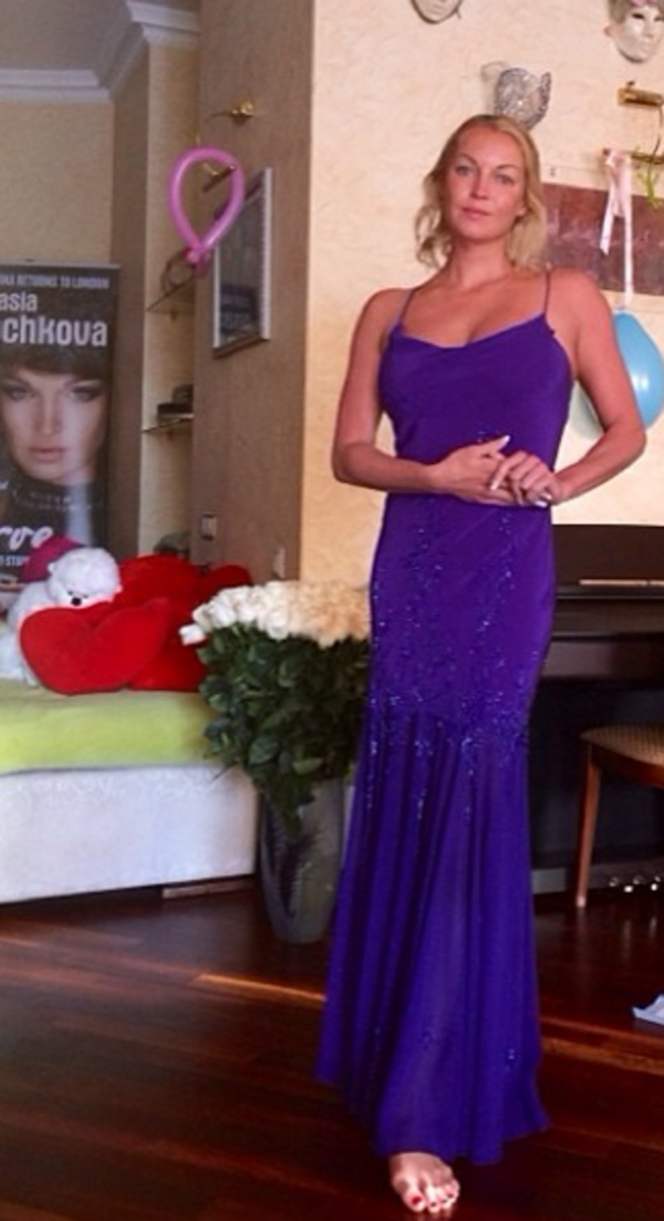 Зверева упрекают в безвкусице: Он подарил Волочковой странное платье