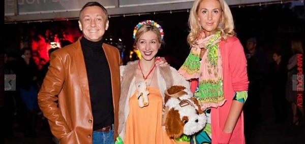 Семен Горов доводит дочку Анастасию до слез