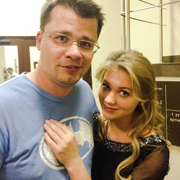 Асмус и Харламов в конце февраля покажут свою киношную свадьбу