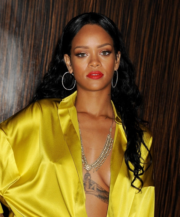 Beauty-образ дня: Рианна