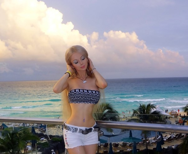 Одесская Барби показала фото в бикини
