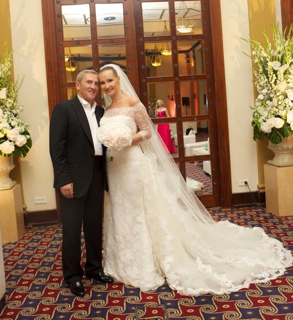 Экс-мэр Леонид Черновецкий спел жене на годовщину свадьбы