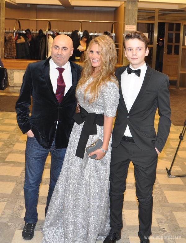 Иосиф Пригожин вышел в свет с дочкой и сыном Валерии