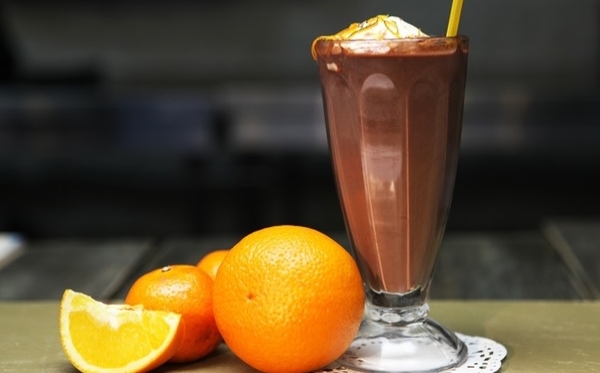 Как приготовить горячий шоколад с апельсином и зефиром (ВИДЕО)