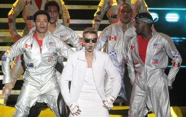 Бибер смог договориться с охранником, подавшим на него в суд за побои