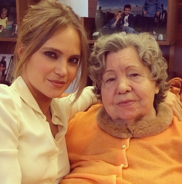 Певица Глюкоза показала фото с бабушкой: Великая женщина