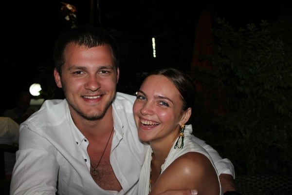 Звезда сериала Восьмидесятые выходит замуж